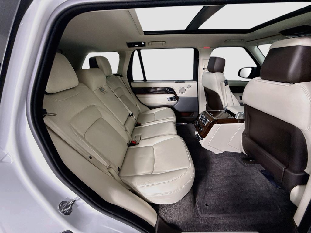 Thumbnail: 2020 Land Rover Range Rover - 23