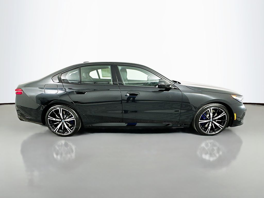 Thumbnail: 2027 BMW 5 Series - 4