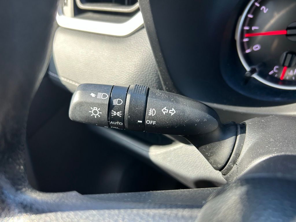 Thumbnail: 2021 Toyota RAV4 - 22