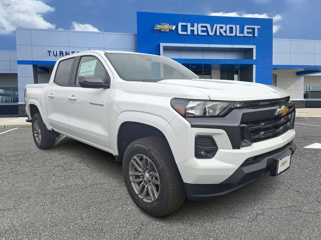 2024 Chevrolet Colorado LT 2