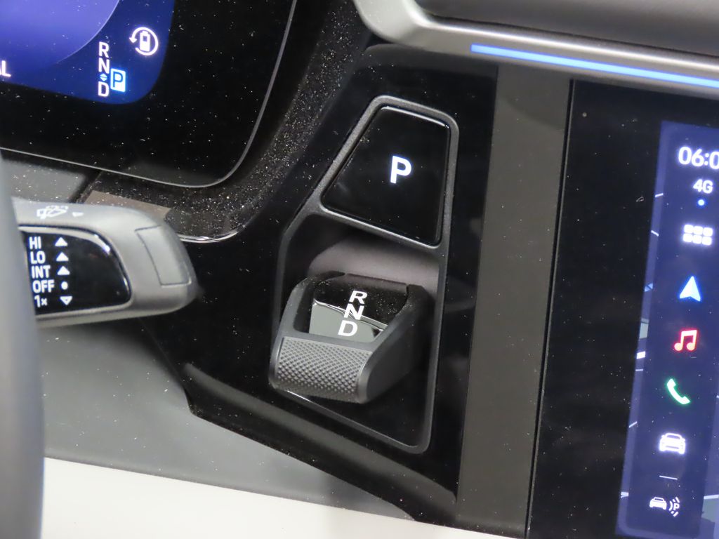 Thumbnail: 2025 Porsche Macan - 25