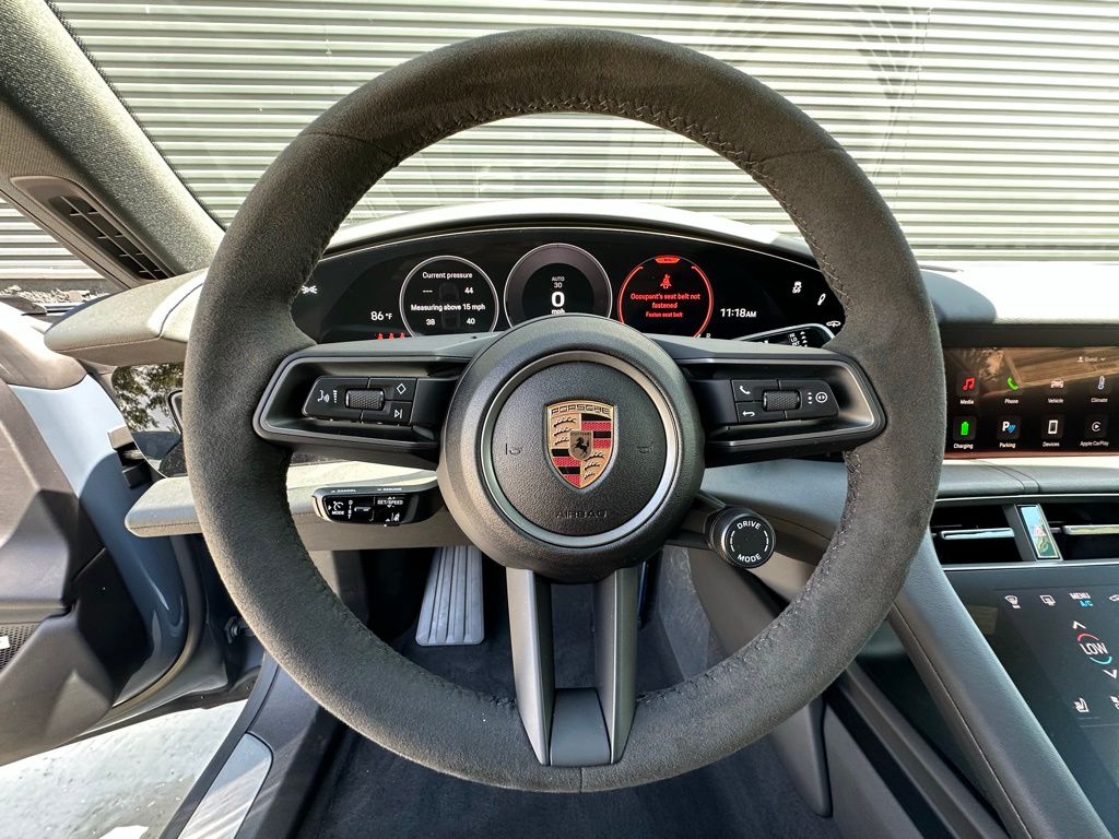 Thumbnail: 2025 Porsche Taycan - 17