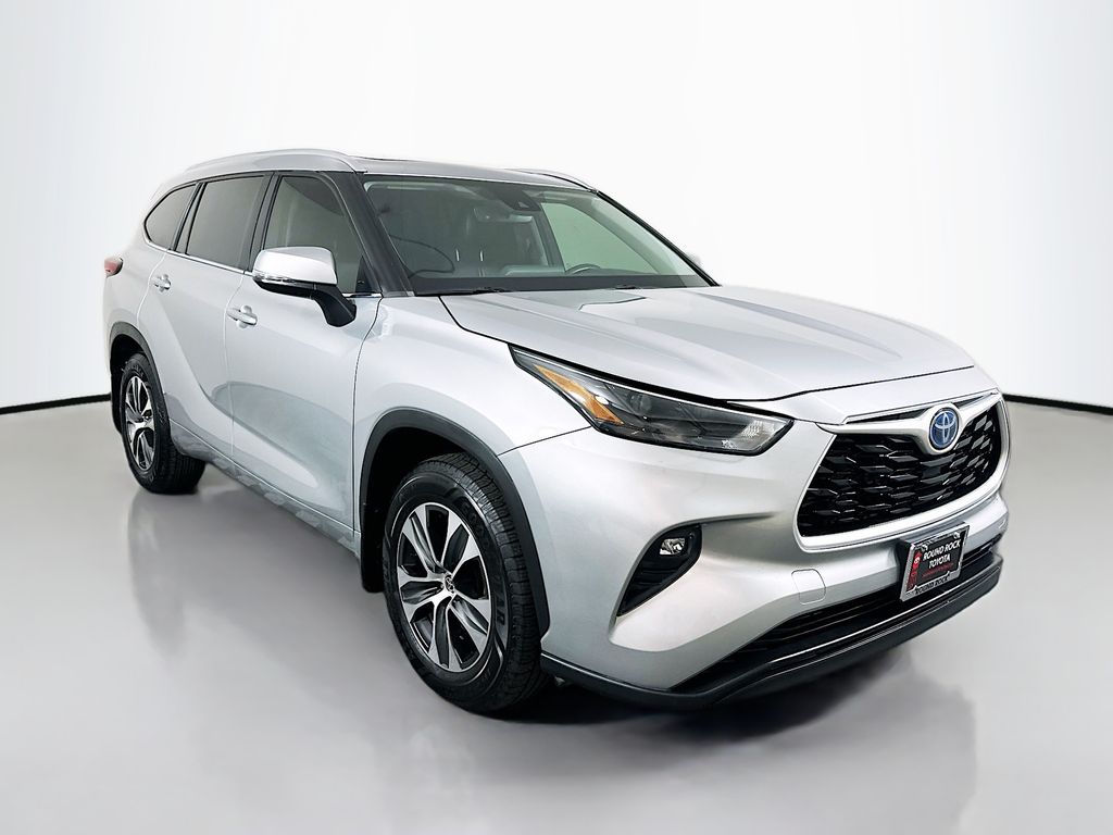 Thumbnail: 2022 Toyota Highlander - 3