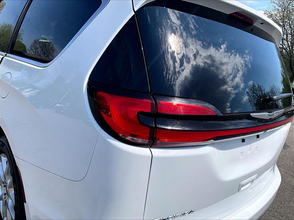 2023 Chrysler Pacifica — photo 34