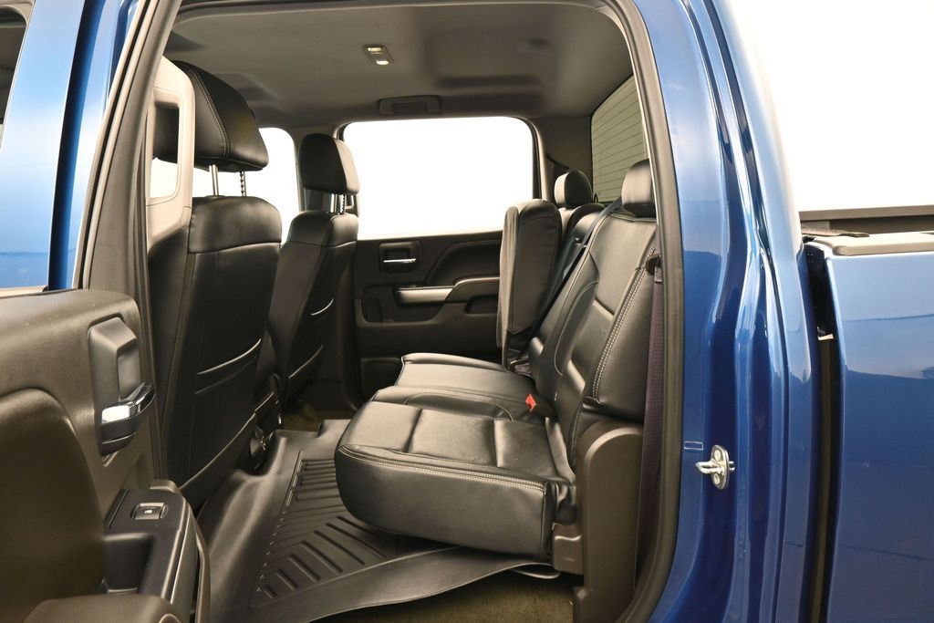 Used 2016 Deep Ocean Blue Metallic Chevrolet LT image 23