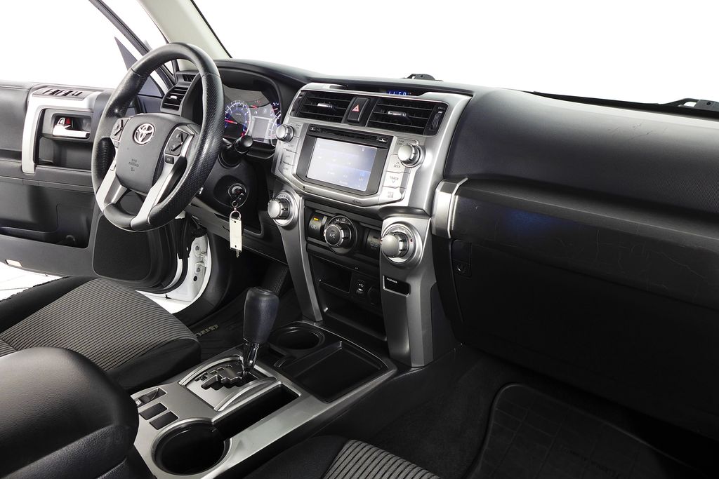 Thumbnail: 2015 Toyota 4Runner - 13