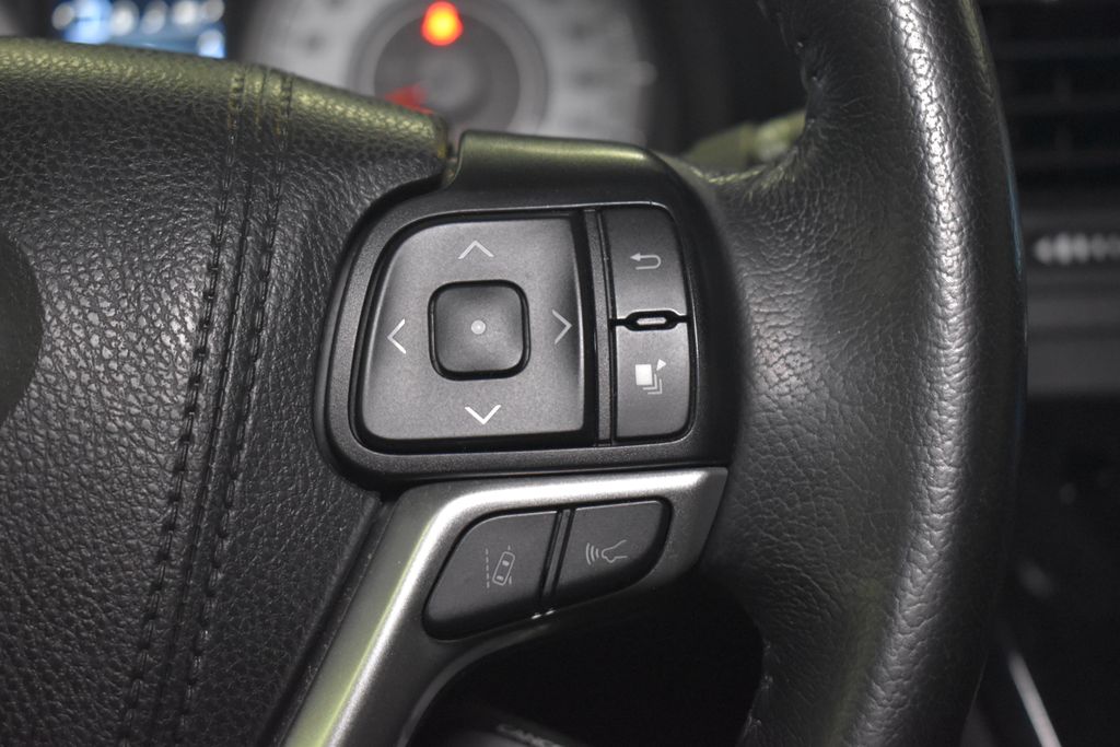 Thumbnail: 2019 Toyota Sienna - 21