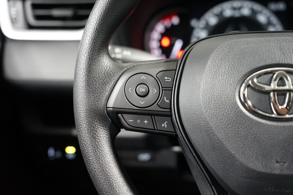 2025 Toyota RAV4 XLE 14