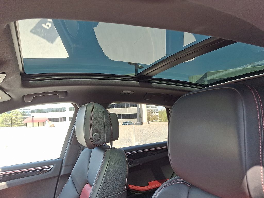 Thumbnail: 2023 Porsche Macan - 15