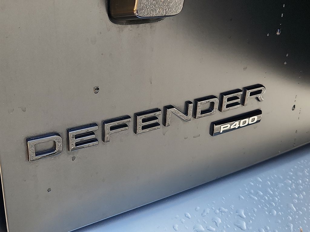 2023 Land Rover Defender 130 32