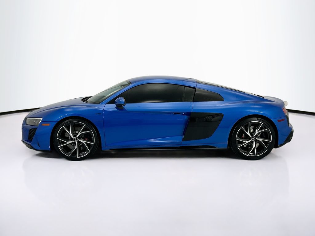 Thumbnail: 2021 Audi R8 - 8