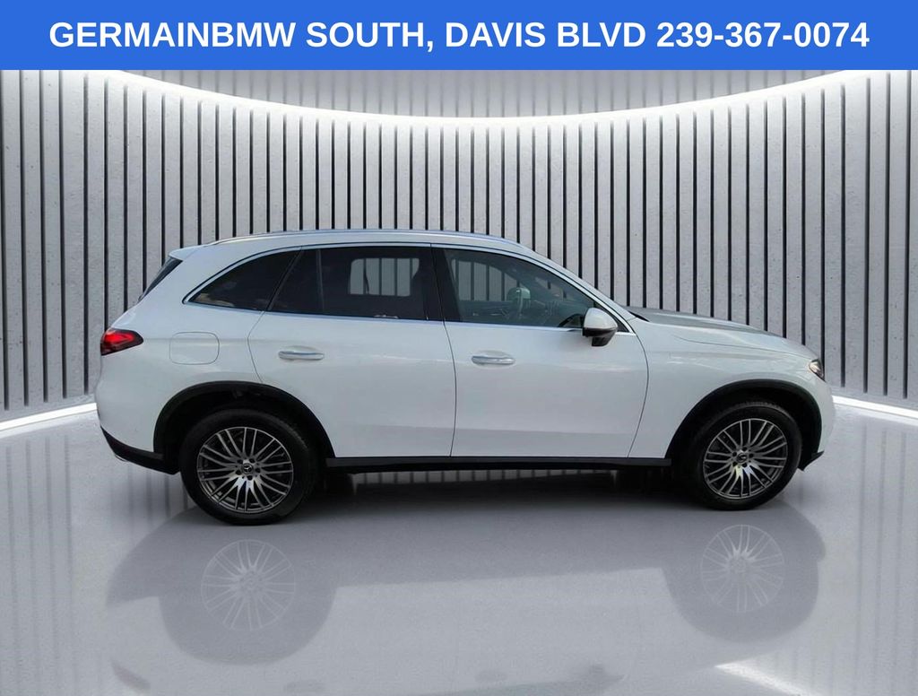 Used 2025 White Mercedes-Benz GLC 300 image 4