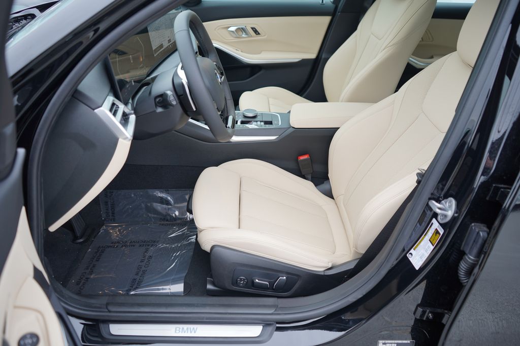 Thumbnail: 2026 BMW 3 Series - 10