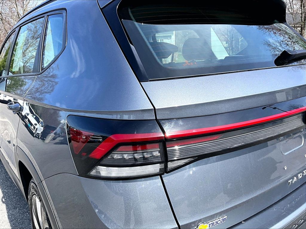 2025 Volkswagen Taos — photo 34