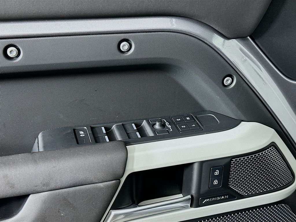 2024 Land Rover Defender 110 18
