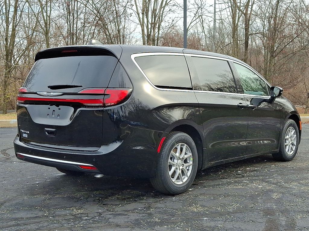 New 2026 Chrysler Pacifica Van
