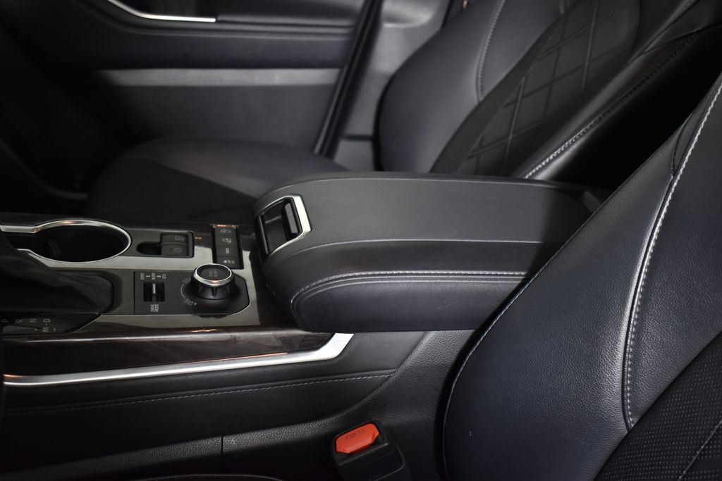 Thumbnail: 2022 Toyota Highlander - 28