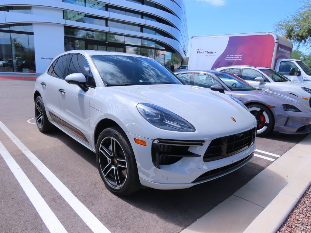 Thumbnail: 2020 Porsche Macan - 1