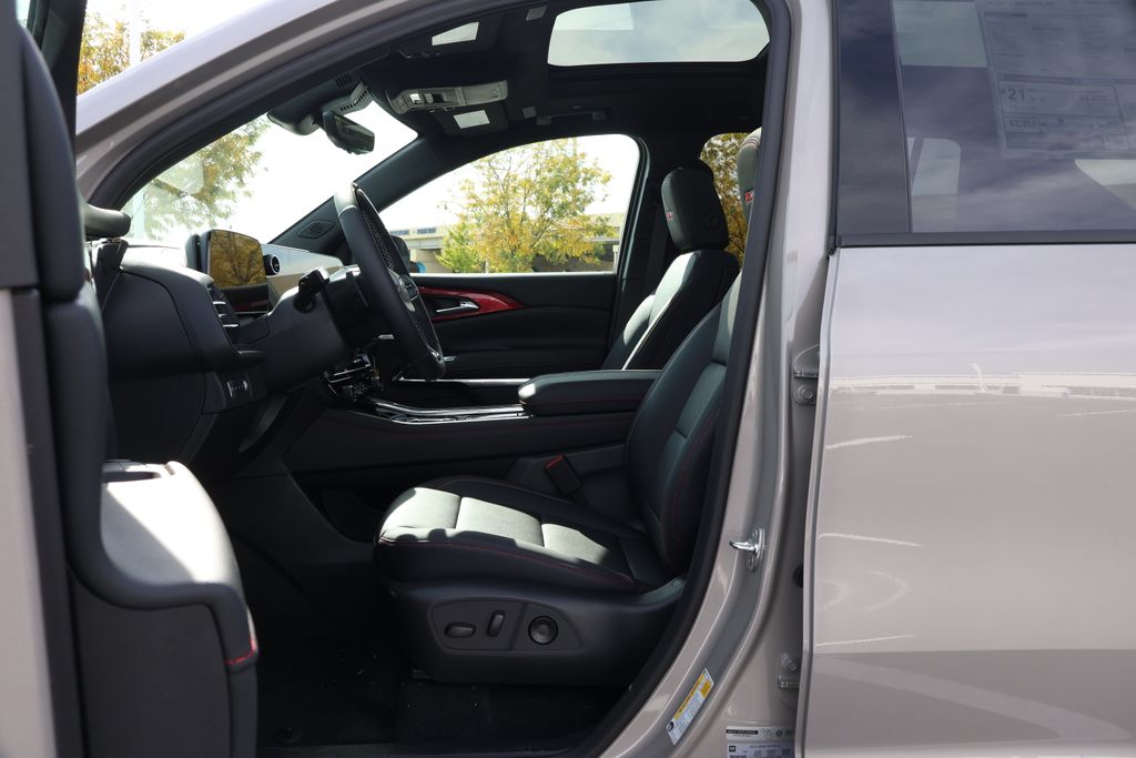 Thumbnail: 2026 Chevrolet Traverse - 14