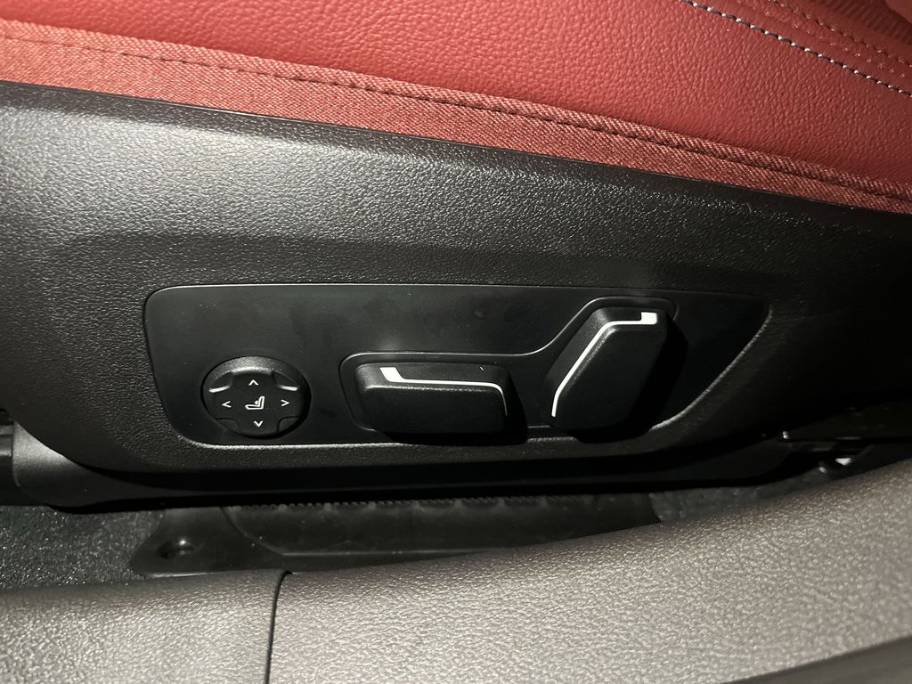 Thumbnail: 2025 BMW 3 Series - 12