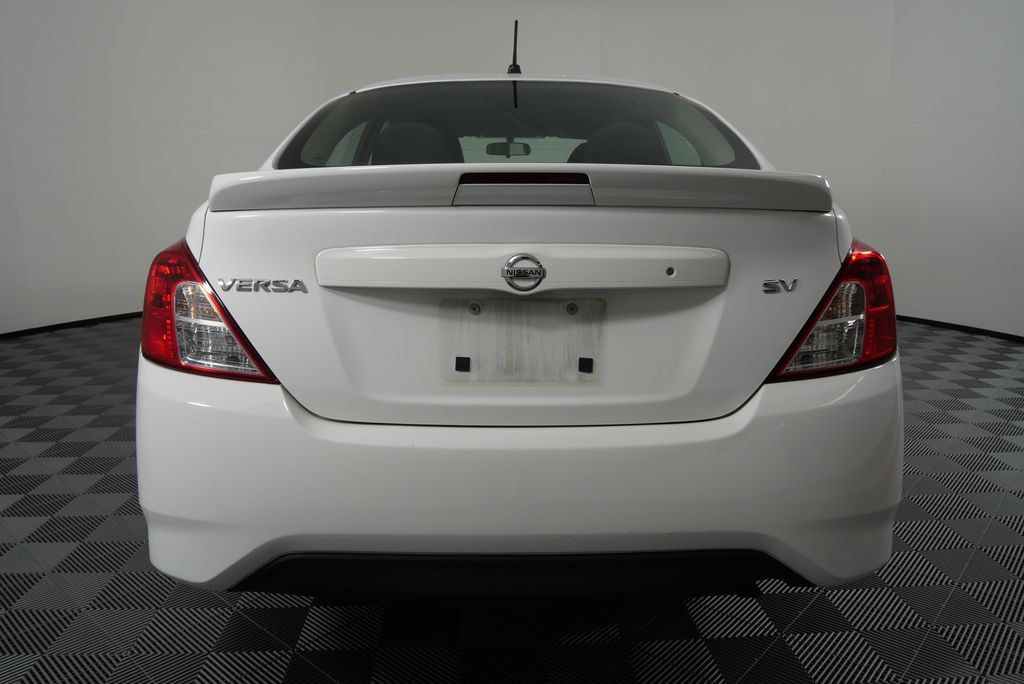 2018 Nissan Versa 1.6 SV 5