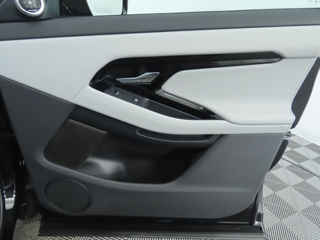 Thumbnail: 2026 Land Rover Range Rover Evoque - 27