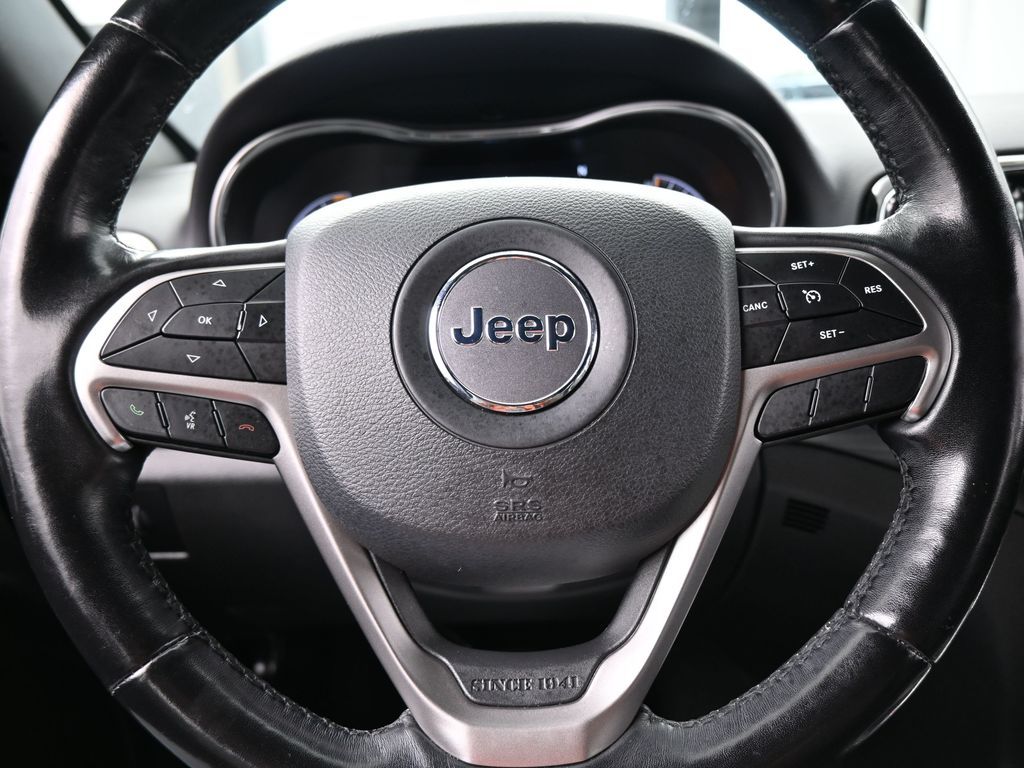 Used 2019 Granite Crystal Metallic Clearcoat Jeep Altitude image 23