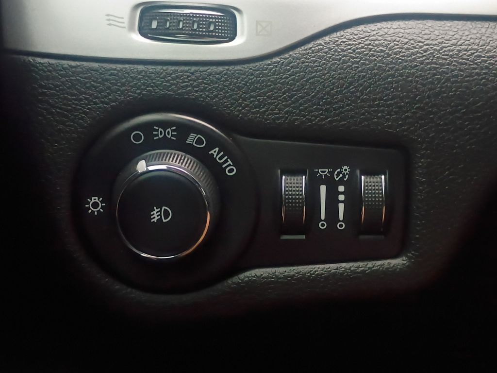 Used Car 2018 Jeep Cherokee  Latitude Plus For Sale Under $20,000 In Austin, Texas