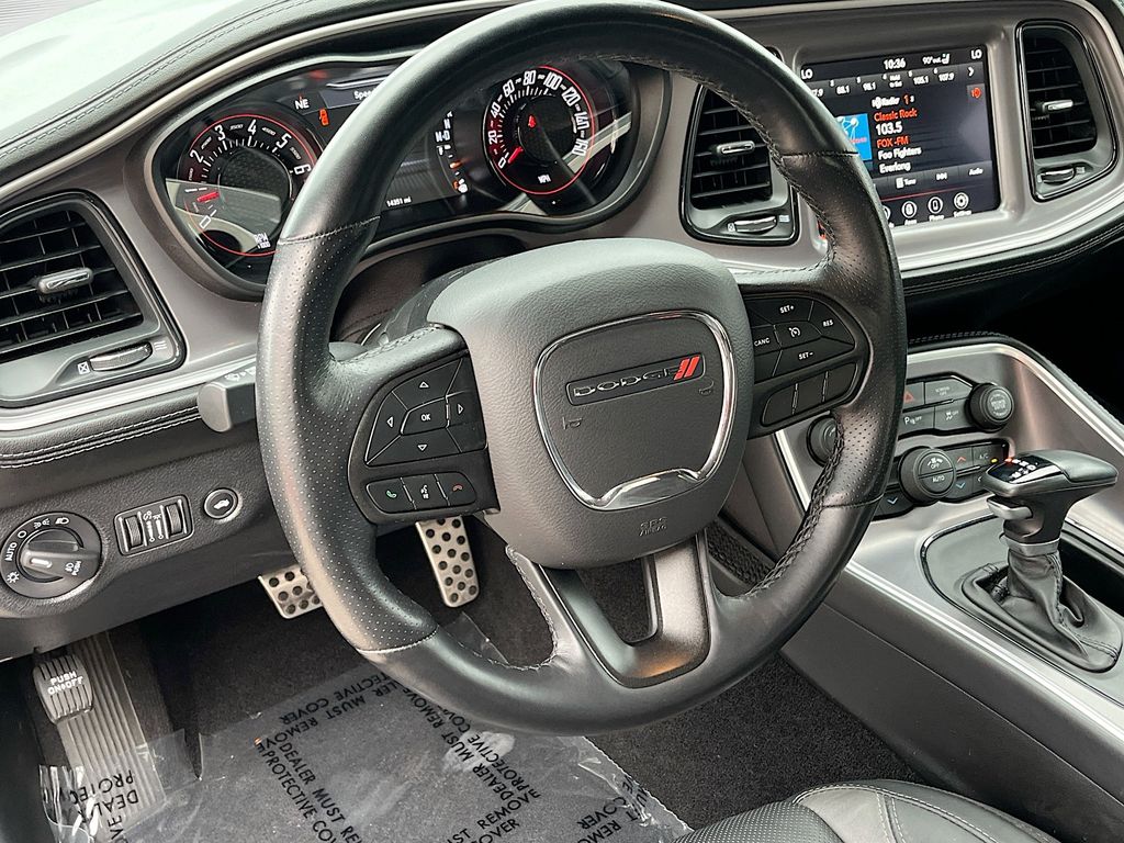 Used 2022 Black Dodge SXT image 11