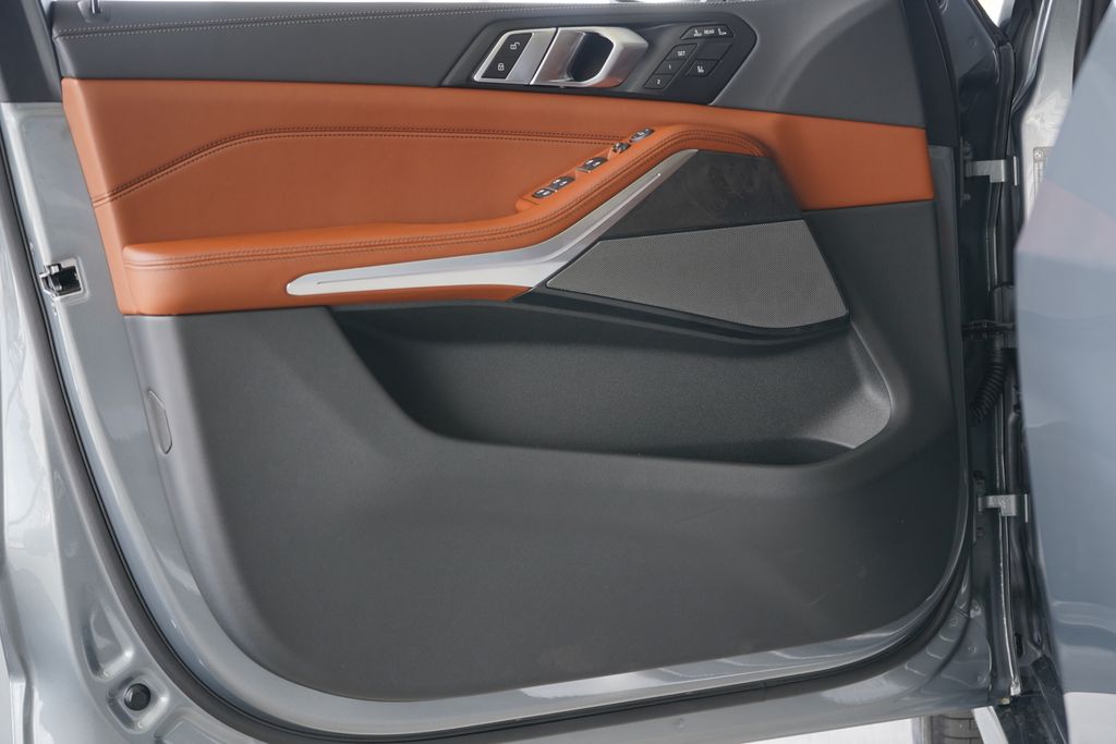 Thumbnail: 2026 BMW X7 - 10