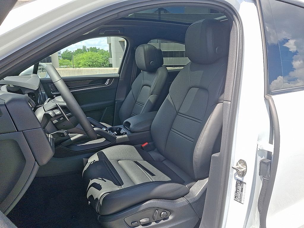 Thumbnail: 2025 Porsche  - 17