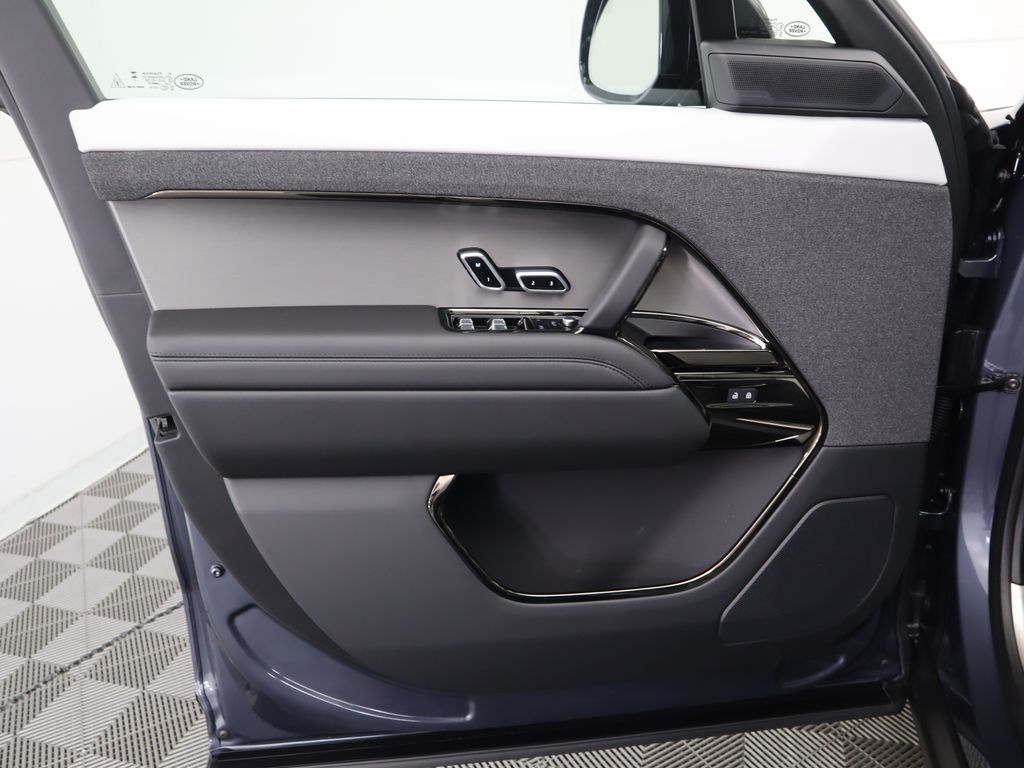 Thumbnail: 2025 Land Rover Range Rover Sport - 25