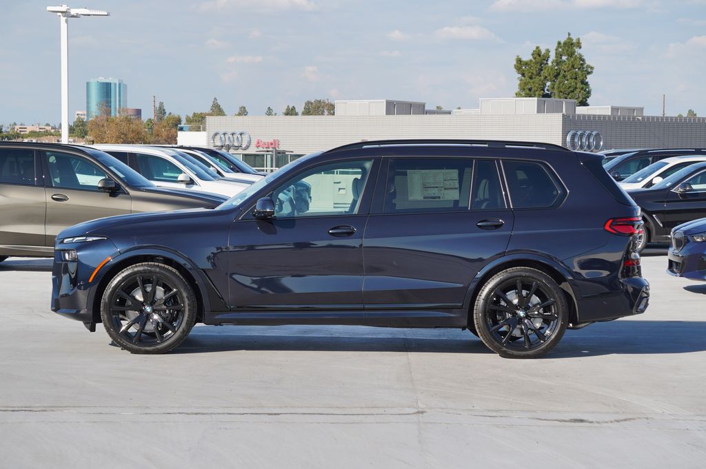 Thumbnail: 2026 BMW X7 - 4