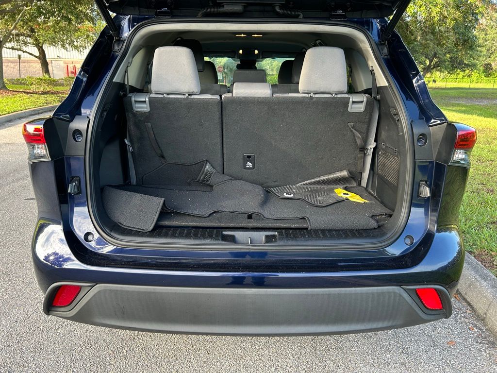 Thumbnail: 2021 Toyota Highlander - 10