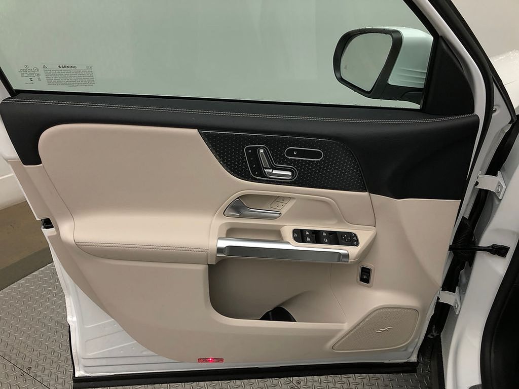 2024 Mercedes-Benz GLB 250 11