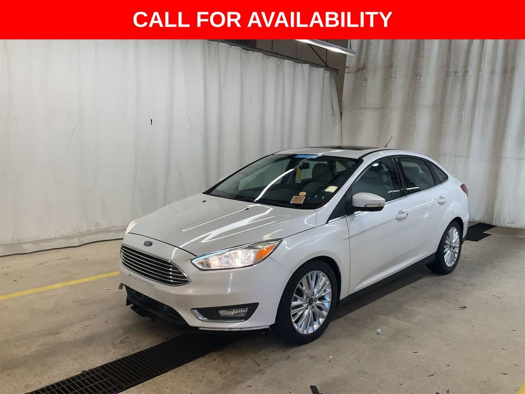 White Platinum Clearcoat Metallic 2018 Ford Focus Sedan Front-Wheel Drive 6-Speed Automatic