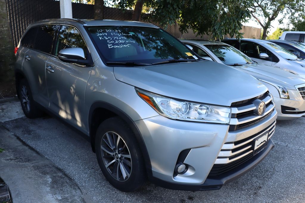 Thumbnail: 2019 Toyota Highlander - 6