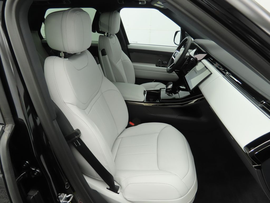 2025 Land Rover Range Rover Sport SE 22