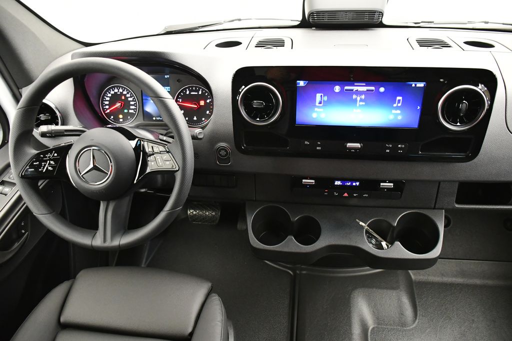 Thumbnail: 2025 Mercedes-Benz Sprinter - 12
