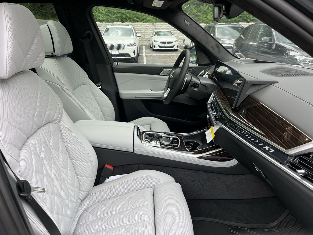 Thumbnail: 2026 BMW X7 - 26