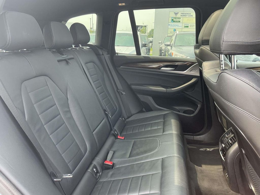 Used 2021 White BMW xDrive30e image 19