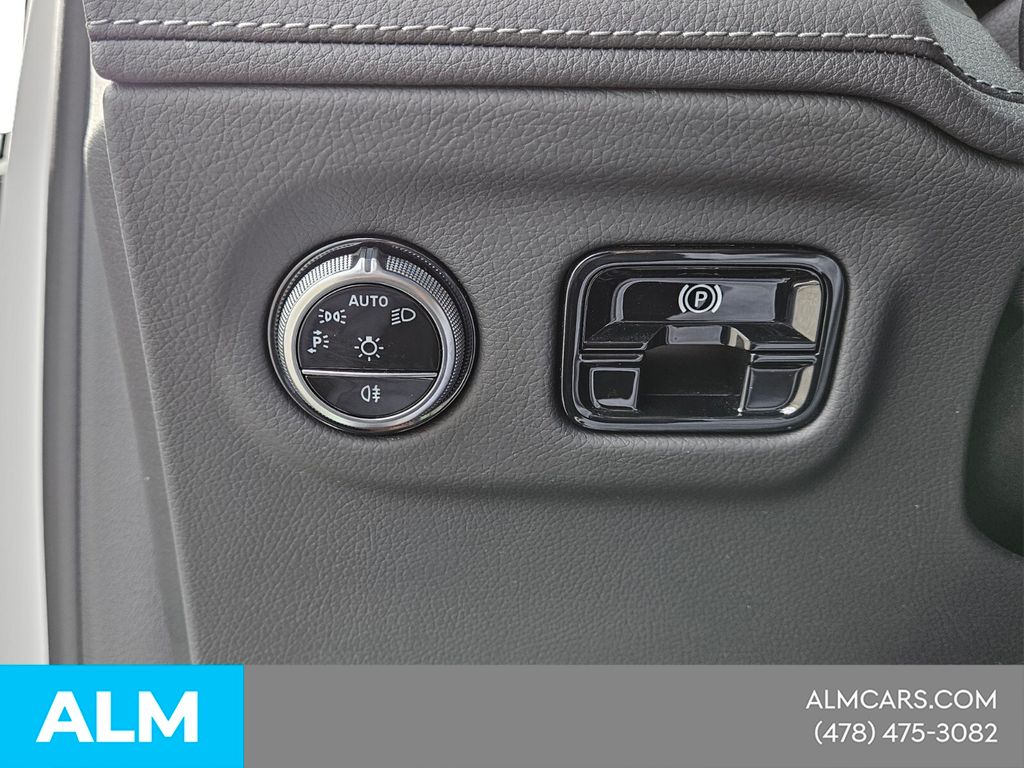 Used 2024 White Mercedes-Benz 350 SUV image 25