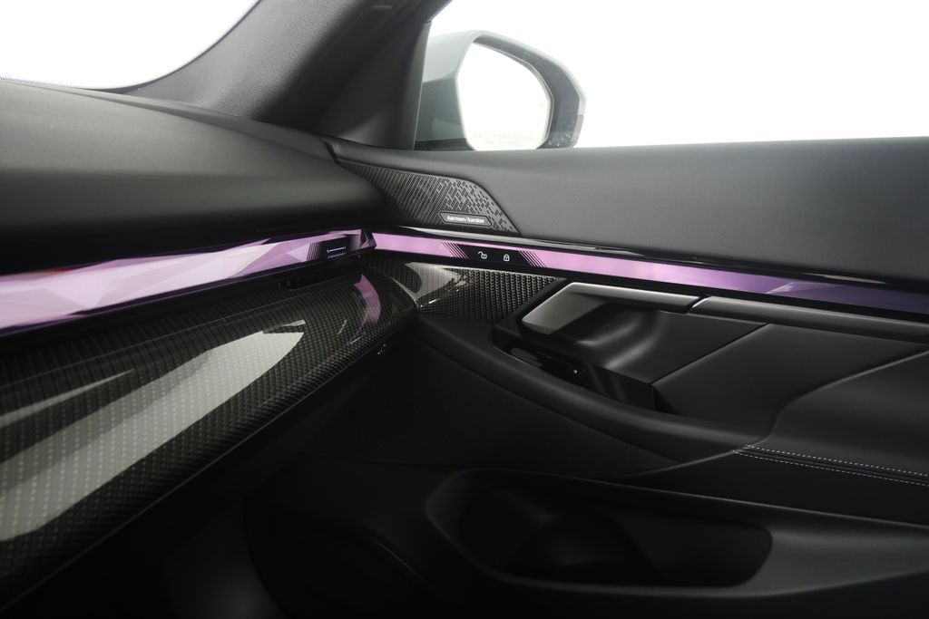 Thumbnail: 2027 BMW i5 - 22
