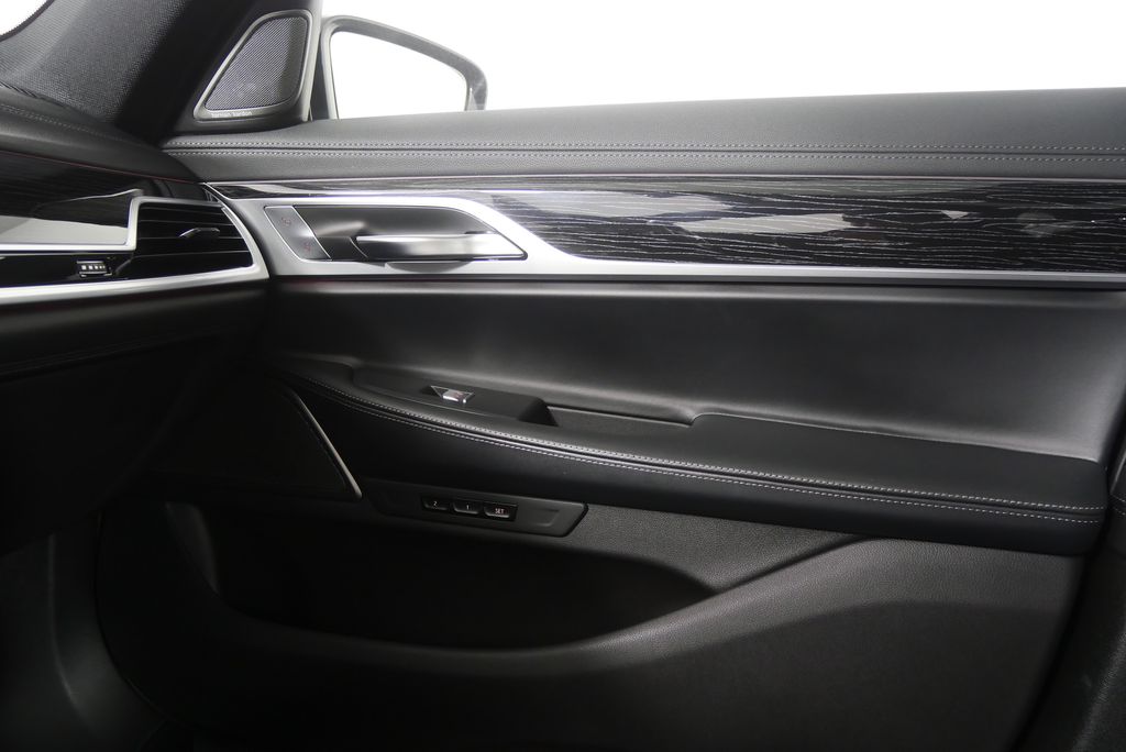 Thumbnail: 2022 BMW 7 Series - 29