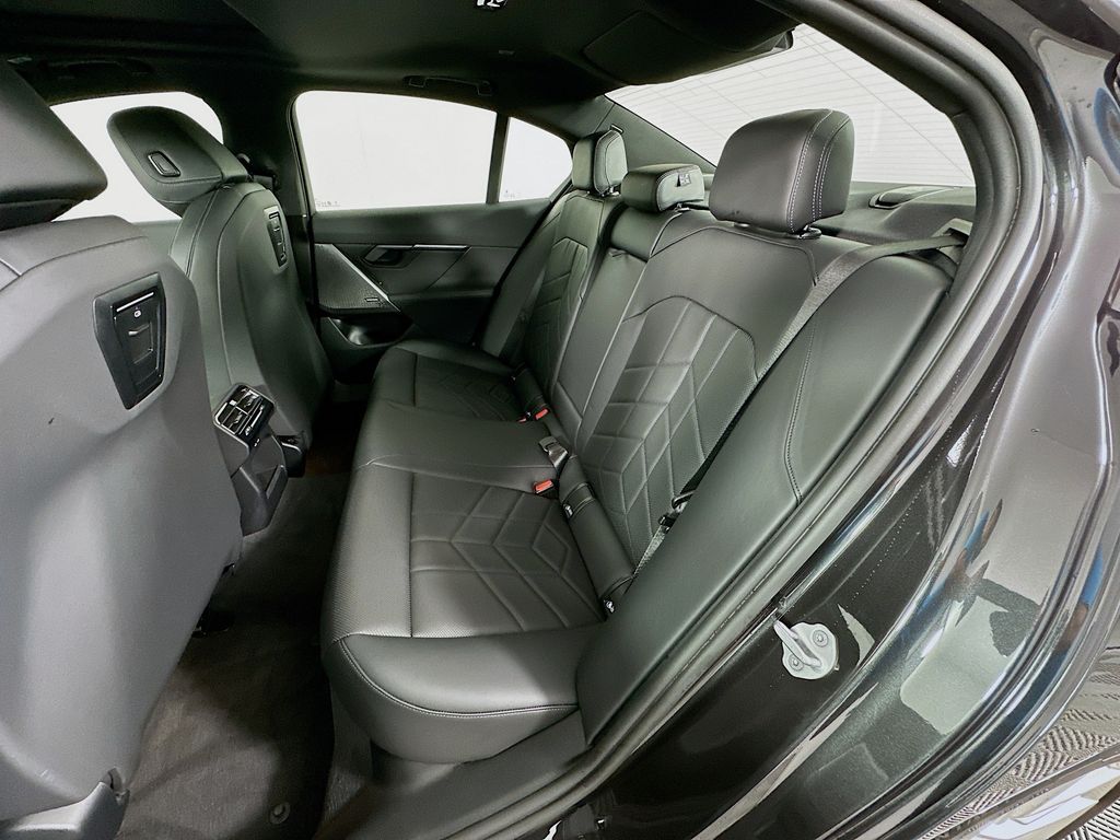 Thumbnail: 2025 BMW 5 Series - 25