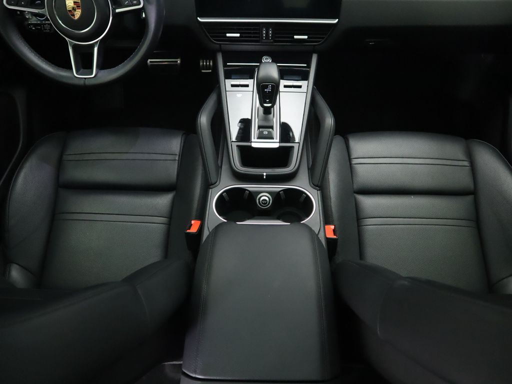 Thumbnail: 2020 Porsche Cayenne - 17