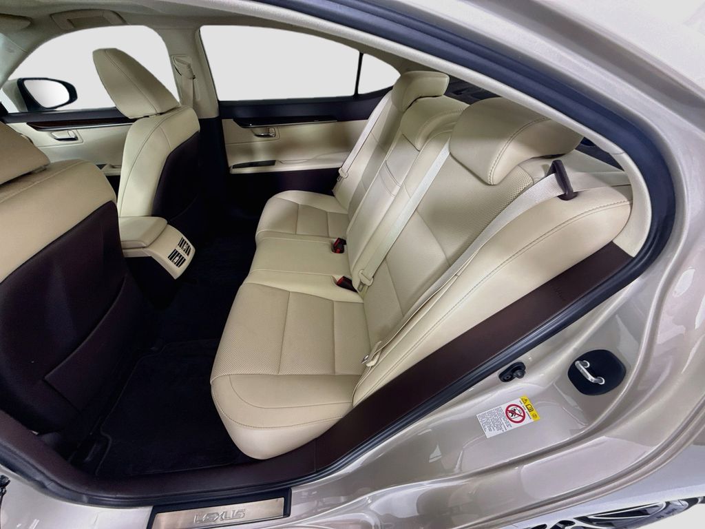 Thumbnail: 2016 Lexus ES - 21