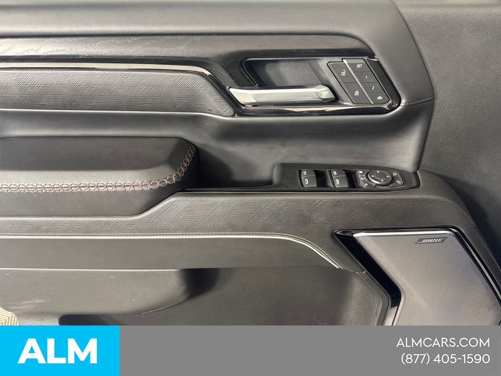 Used 2025 White GMC AT4X image 13