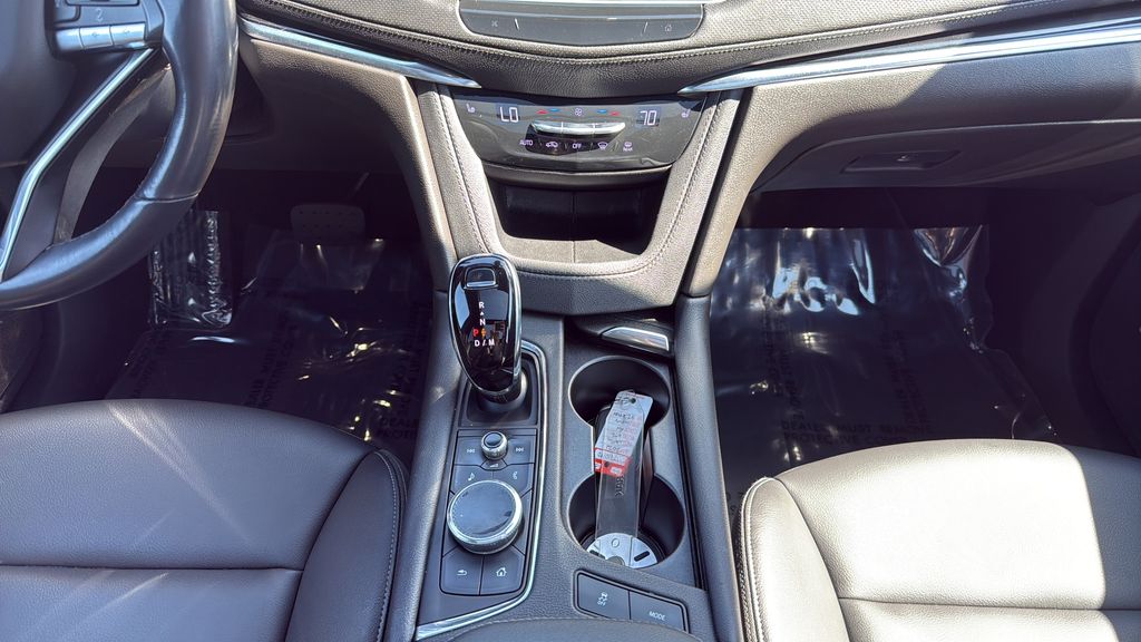 2022 Cadillac XT6
