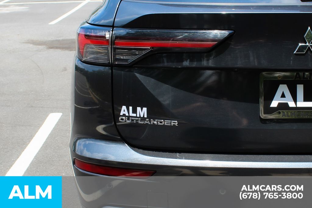 Used 2025 Gray Mitsubishi SE image 11